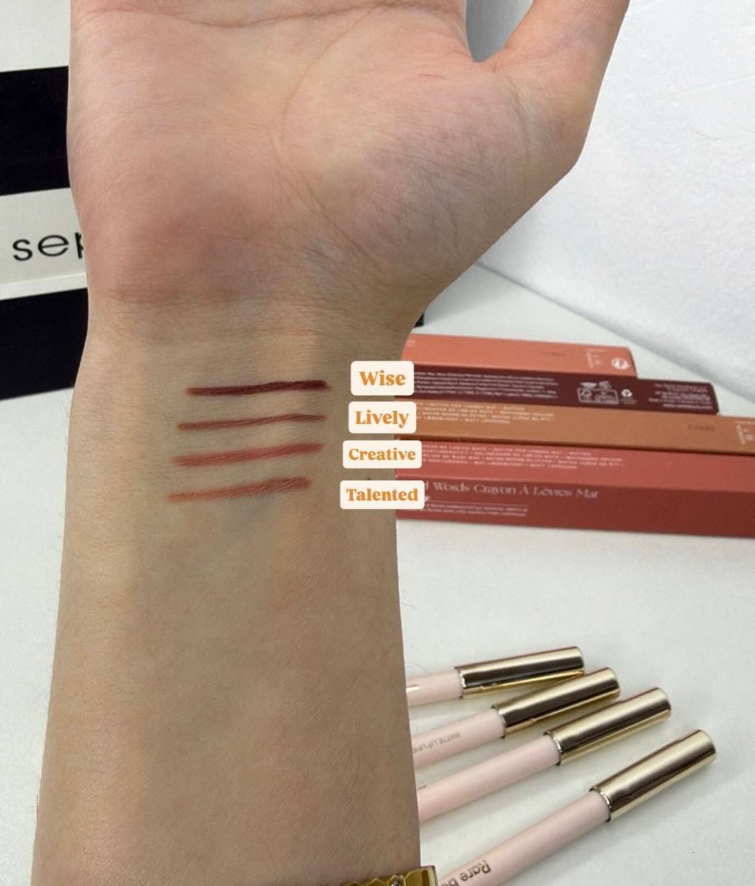 قلم تحديد الشفاه Rare Beauty Lipliner